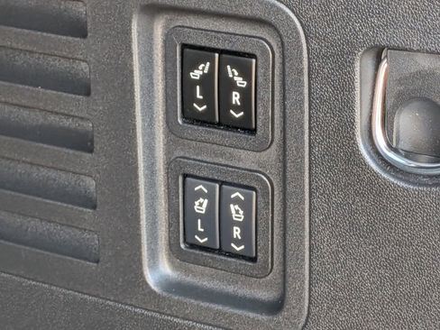 Used 2024 GMC Acadia Denali image 16