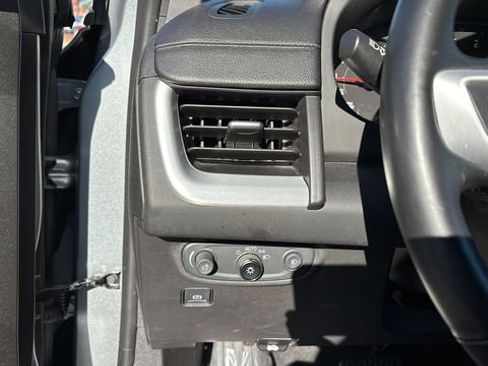 Used 2023 GMC Terrain SLT image 21