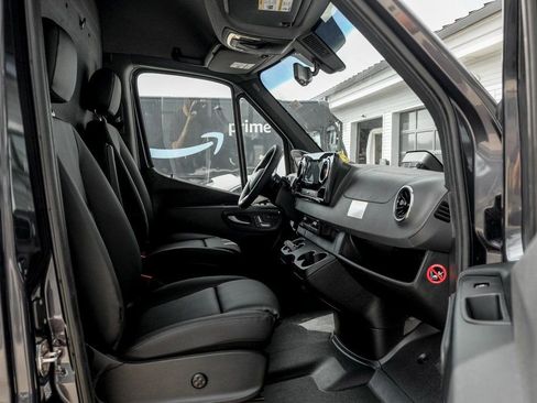 Used 2025 Mercedes-Benz Sprinter 2500 image 20