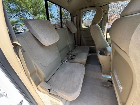 Used 2011 Toyota Tacoma 4x4 Access Cab w/ SR5 Pkg #2 image 9