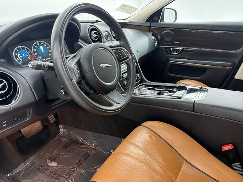 Used 2019 Jaguar XJ Supercharged RWD image 4
