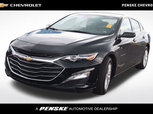 Used 2025 Chevrolet Malibu LT FWD image 1