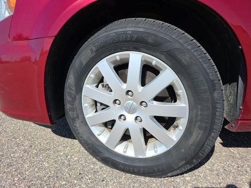 Used 2014 Chrysler Town & Country Touring FWD image 2