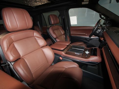 New 2026 Lincoln Navigator L Reserve AWD/4WD image 21