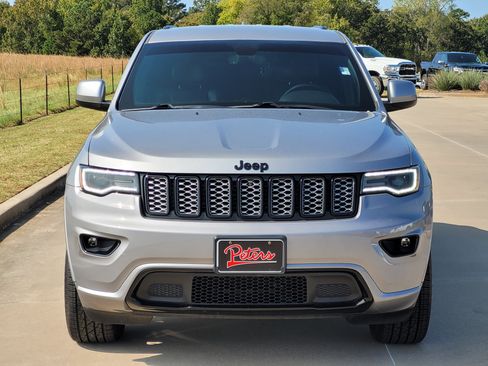 Used 2020 Jeep Grand Cherokee Altitude image 2