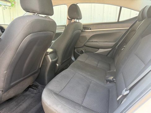 Used 2019 Hyundai Elantra SE w/ Cargo Package FWD image 17