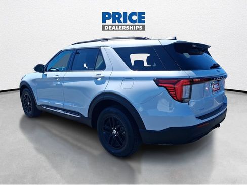 Used 2025 Ford Explorer Active AWD/4WD image 8