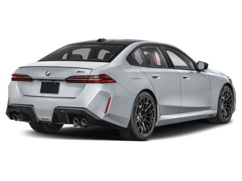 New 2026 BMW M5 image 2