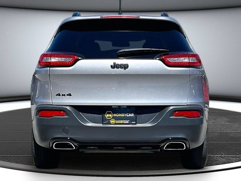 Used 2017 Jeep Cherokee Sport AWD/4WD image 5