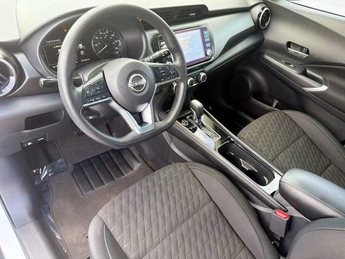 Used 2023 Nissan Kicks SV FWD image 9