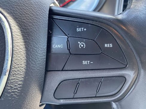 Used 2022 Dodge Charger SXT RWD image 18