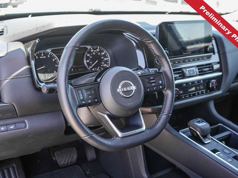 Used 2025 Nissan Pathfinder SL w/ Black Appearance Package FWD image 14