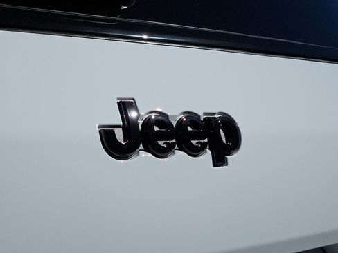 New 2025 Jeep Grand Cherokee L Altitude image 5