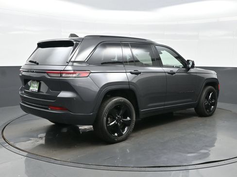 Used 2023 Jeep Grand Cherokee Altitude AWD/4WD image 8