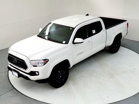 Certified 2023 Toyota Tacoma SR5 AWD/4WD image 15