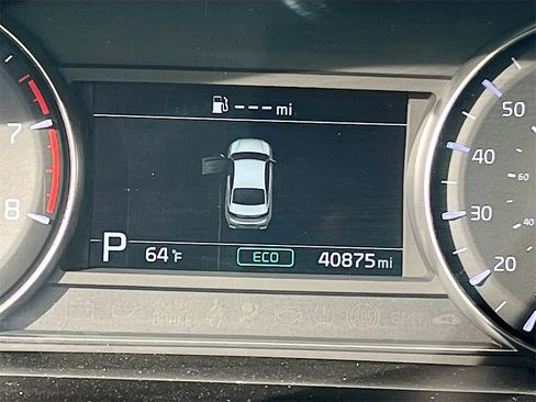 Used 2020 Kia Cadenza Technology image 12