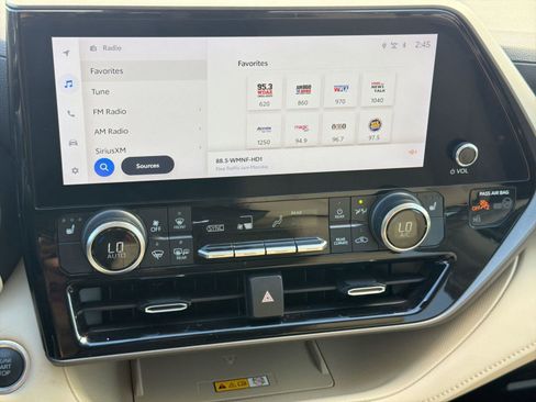 Used 2024 Toyota Highlander XLE image 15