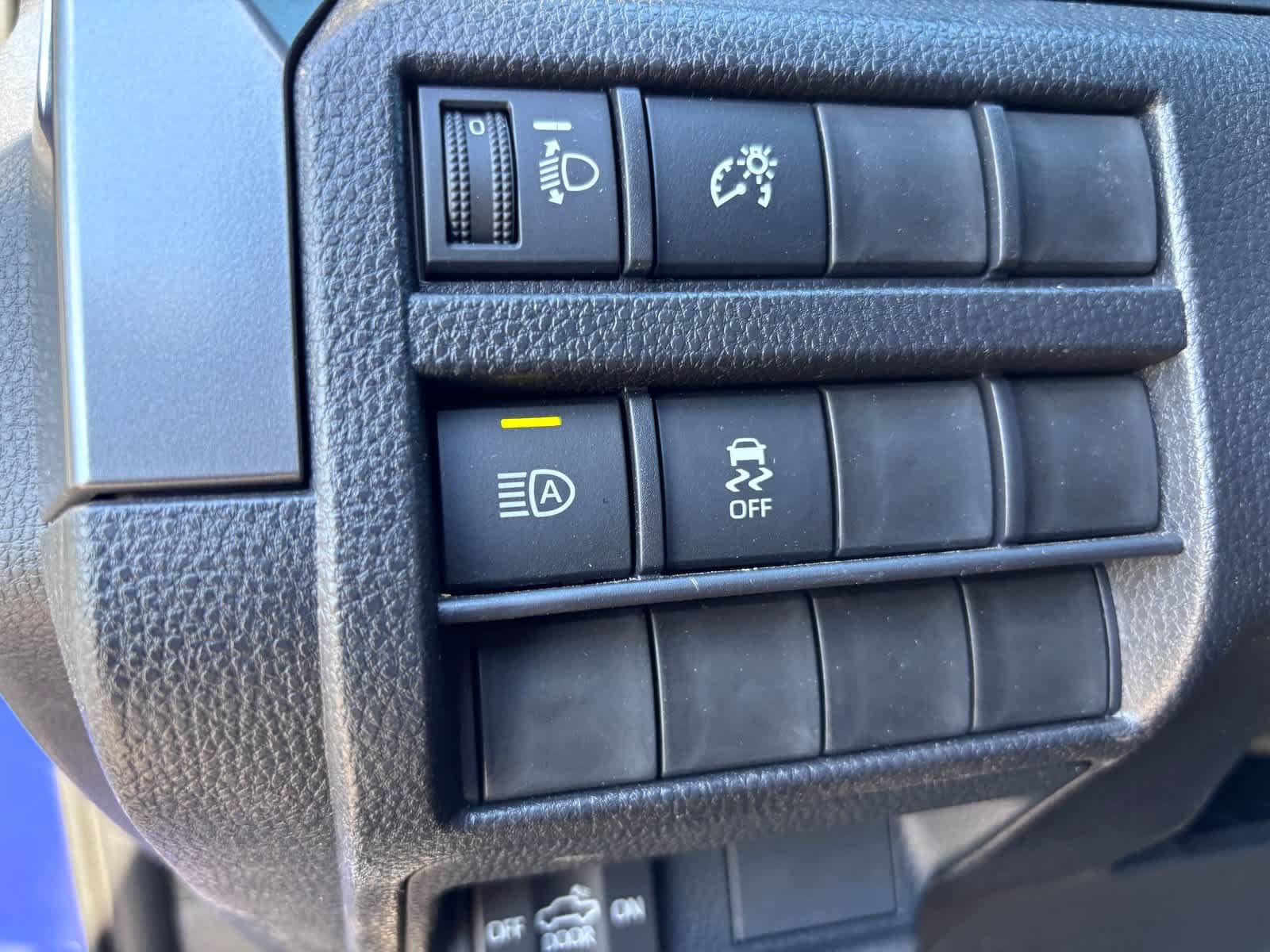 Used 2025 Toyota Tacoma SR5 AWD/4WD image 15