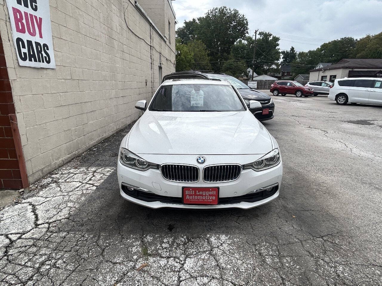 Used 2017 BMW 330i xDrive Sedan AWD/4WD image 3