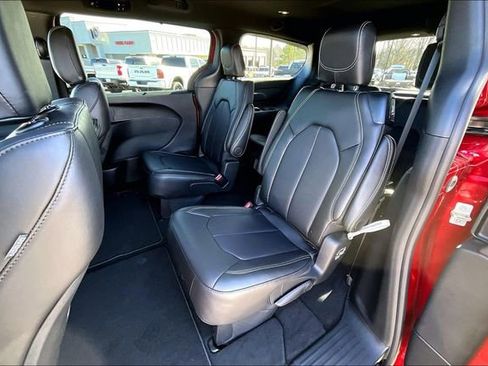 New 2026 Chrysler Pacifica Select image 15