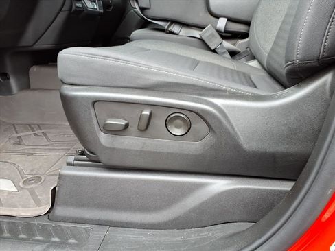 Used 2024 Chevrolet Silverado 2500 Custom w/ Custom Value Package image 9