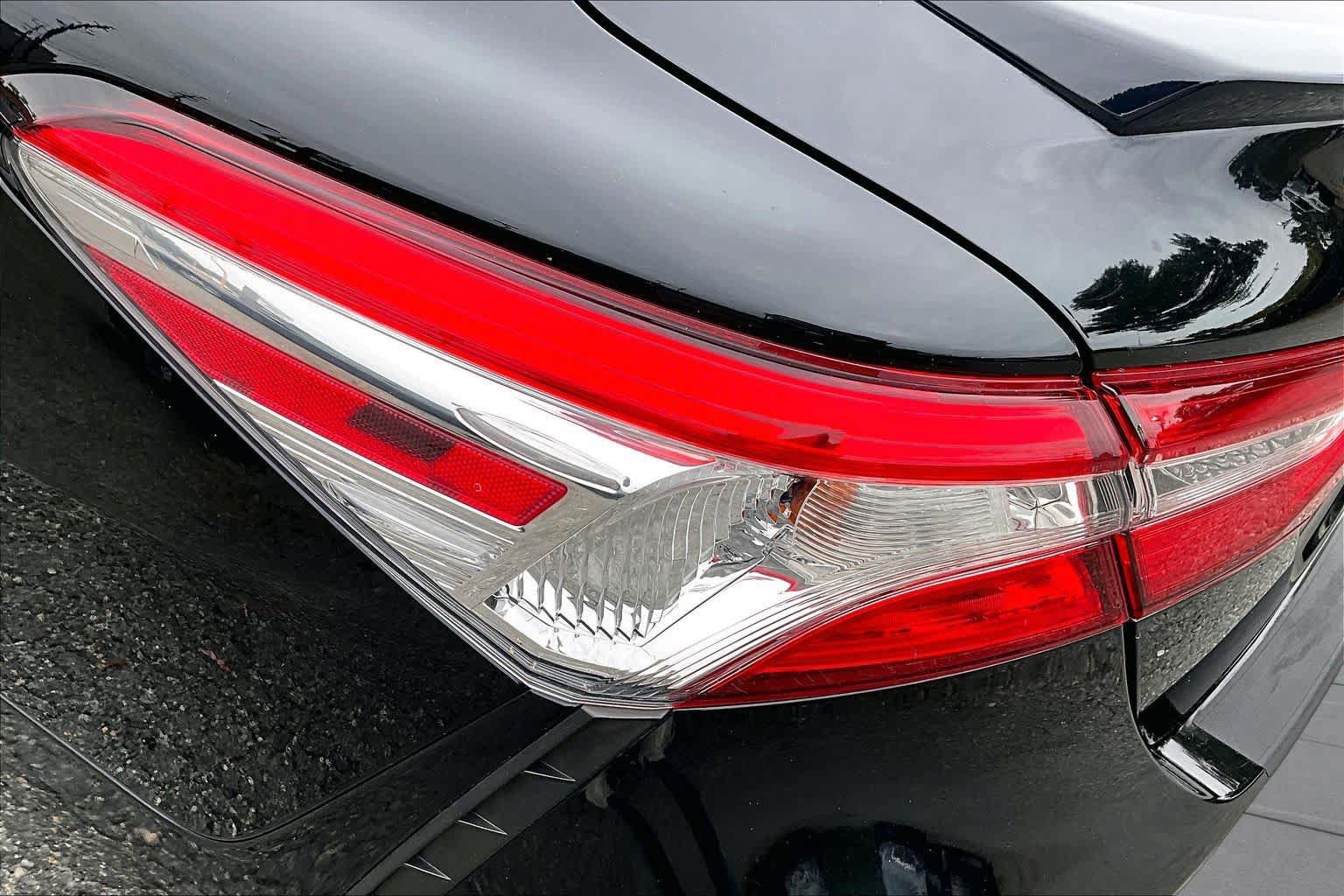 Used 2020 Toyota Camry SE w/ Convenience Package FWD image 29