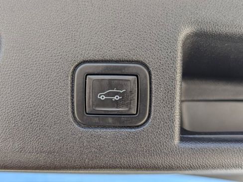 Used 2020 Chevrolet Equinox LT w/ Sport Edition image 25