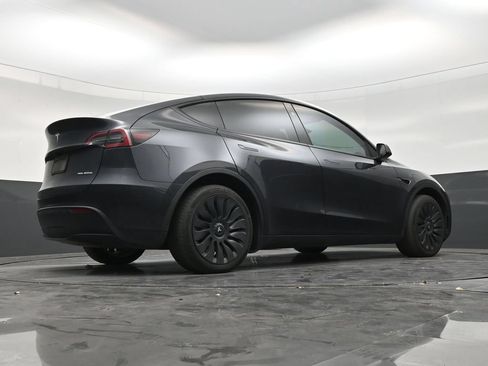 Used 2024 Tesla Model Y Long Range AWD/4WD image 23