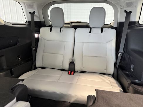 Certified 2025 Ford Explorer Platinum w/ Ultimate Package image 29