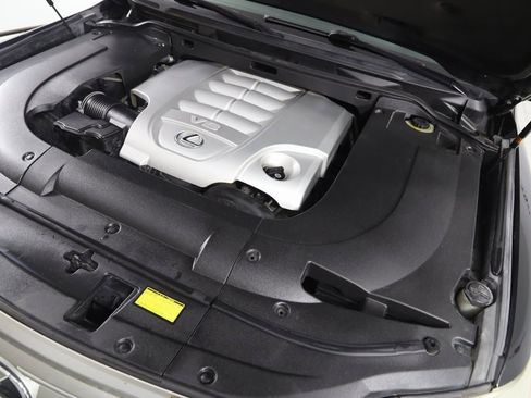 Used 2010 Lexus LX 570 4WD w/ Preferred Accessory Package image 21