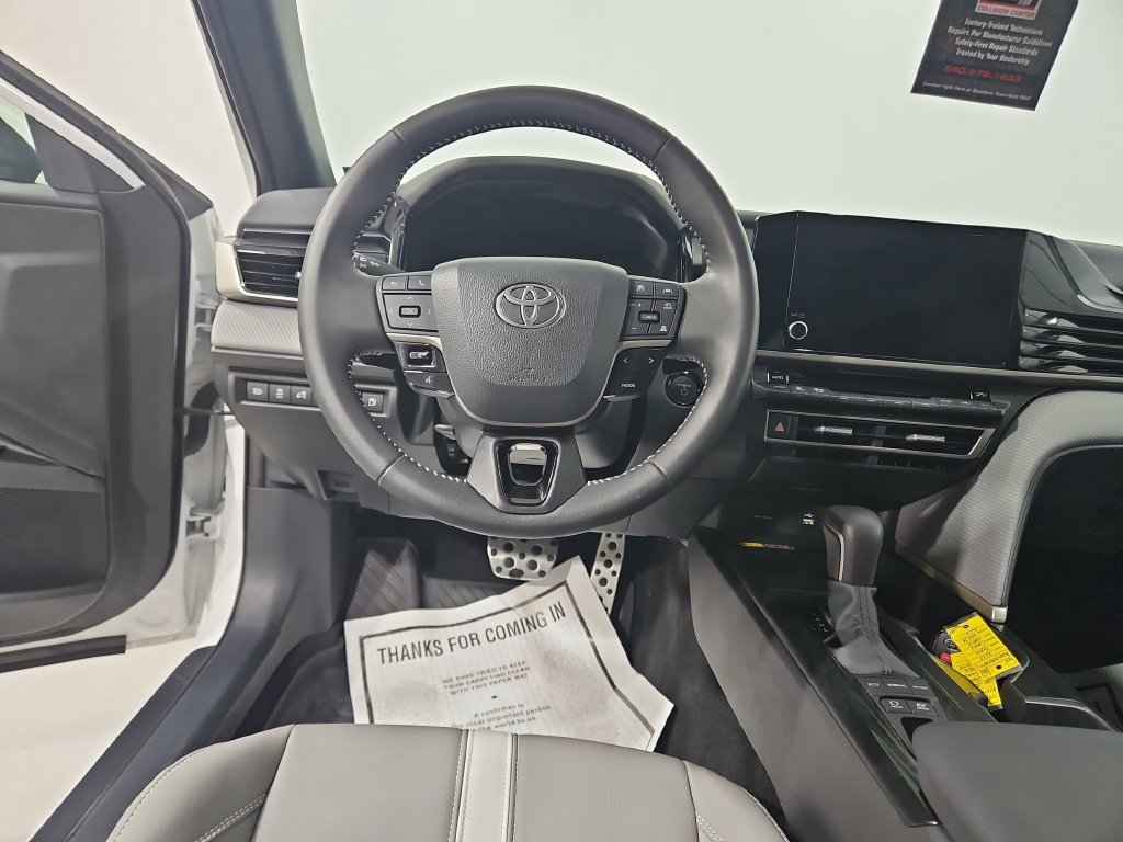 Used 2025 Toyota Camry SE FWD image 13