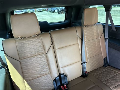 Certified 2021 Cadillac Escalade ESV Premium Luxury AWD/4WD image 18