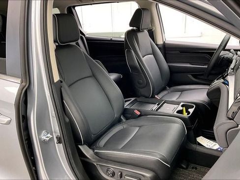 Certified 2026 Honda Odyssey Touring image 7