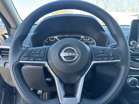 Used 2024 Nissan Altima 2.5 SV image 21