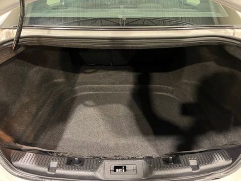Used 2018 Ford Taurus Limited image 22