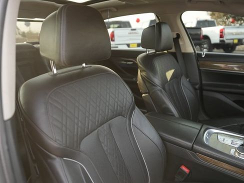 Used 2016 BMW 740i image 20