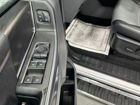 Used 2025 Ford F150 Lariat w/ Equipment Group 501A Mid image 9