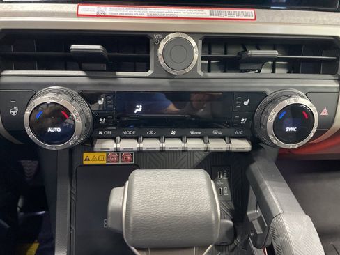 Used 2025 Toyota Tacoma Trailhunter Crew Cab image 48