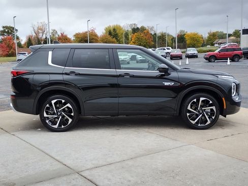 New 2025 Mitsubishi Outlander SE image 15