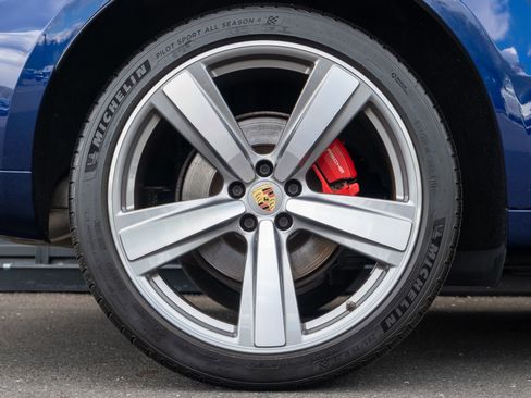 Certified 2022 Porsche Macan S AWD/4WD image 14