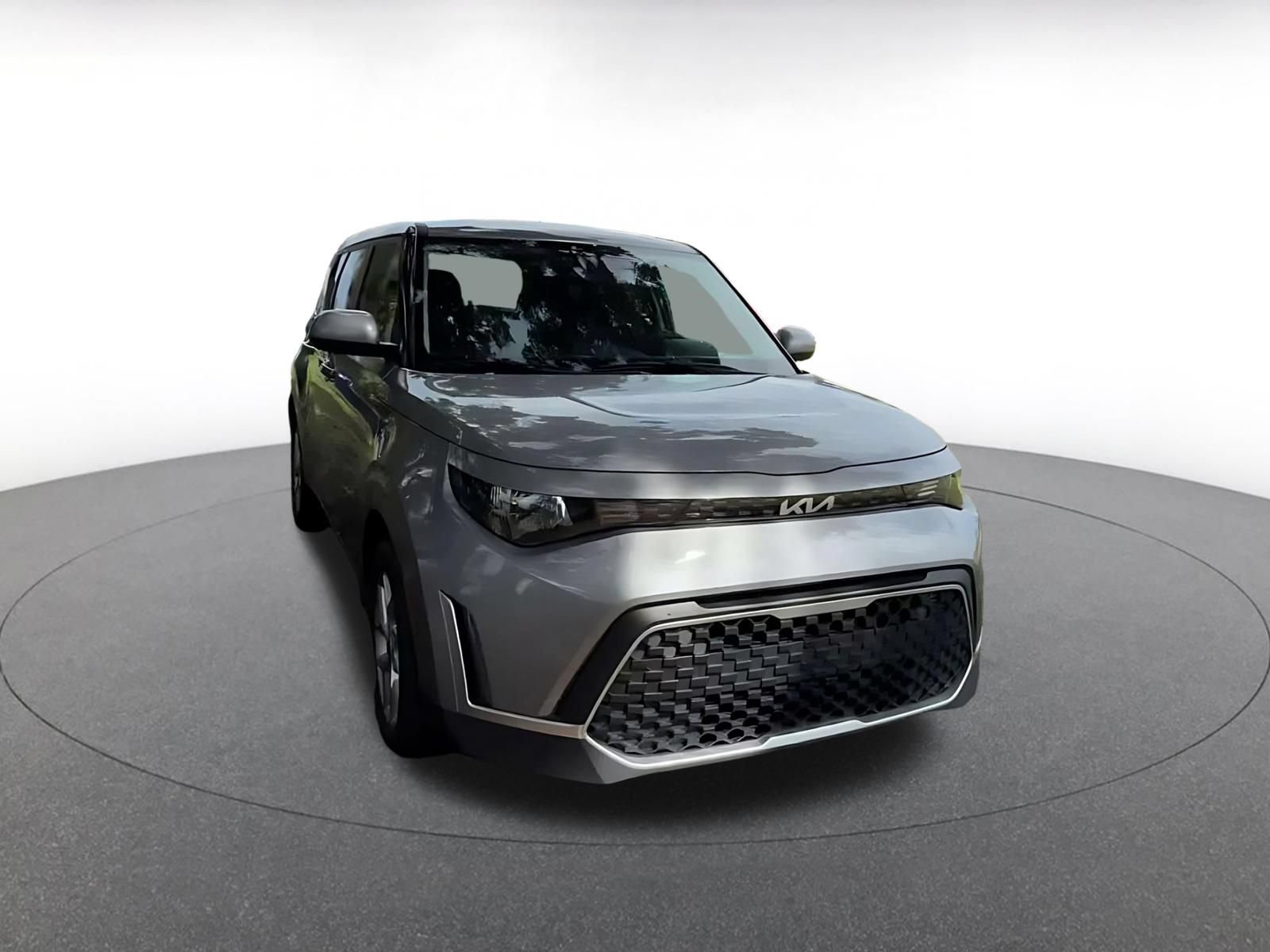 Used 2025 Kia Soul LX w/ LX Technology Package FWD image 3
