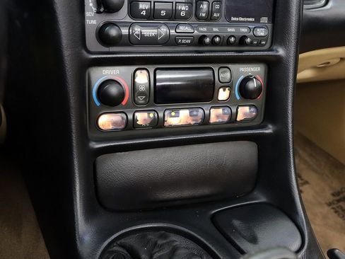 Used 2002 Chevrolet Corvette Convertible w/ Preferred Equipment Group2 RWD image 19