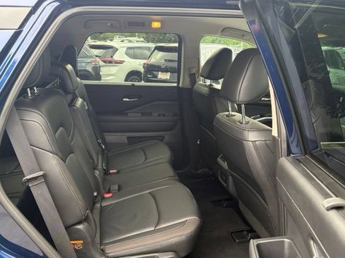 Certified 2025 Nissan Pathfinder SL AWD/4WD image 32