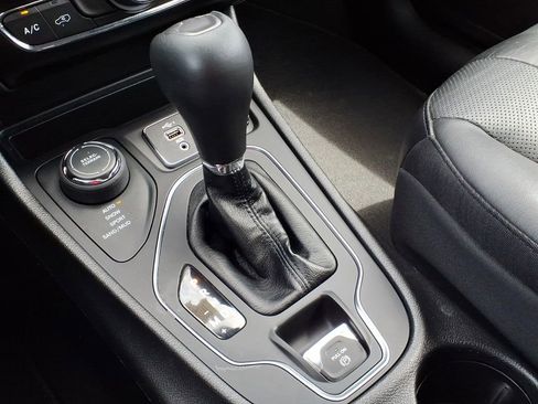 Used 2021 Jeep Cherokee Latitude Lux AWD/4WD image 24