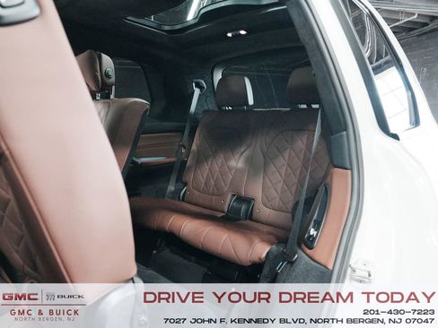 Used 2024 BMW X7 xDrive40i w/ M Sport Package image 35