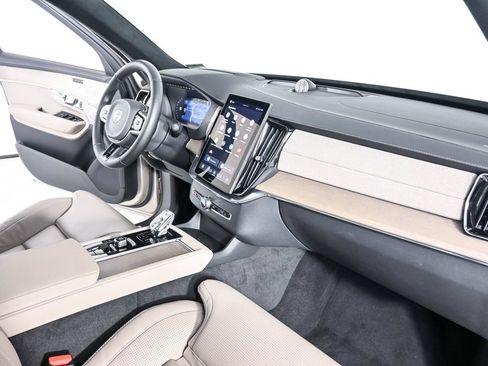 Certified 2025 Volvo XC90 T8 Ultra AWD/4WD image 27