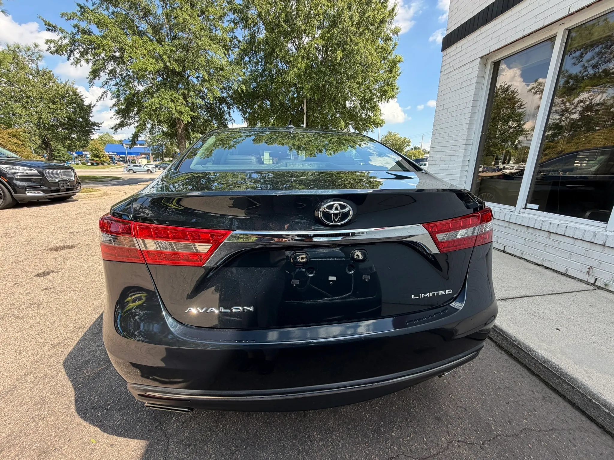Used 2016 Toyota Avalon Limited w/ Toyota Safety Sense Package FWD image 6