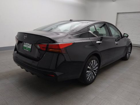 Used 2025 Nissan Altima 2.5 SV FWD image 9