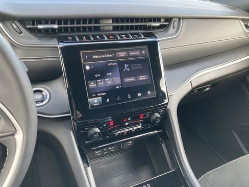 Used 2023 Jeep Grand Cherokee L Laredo image 21