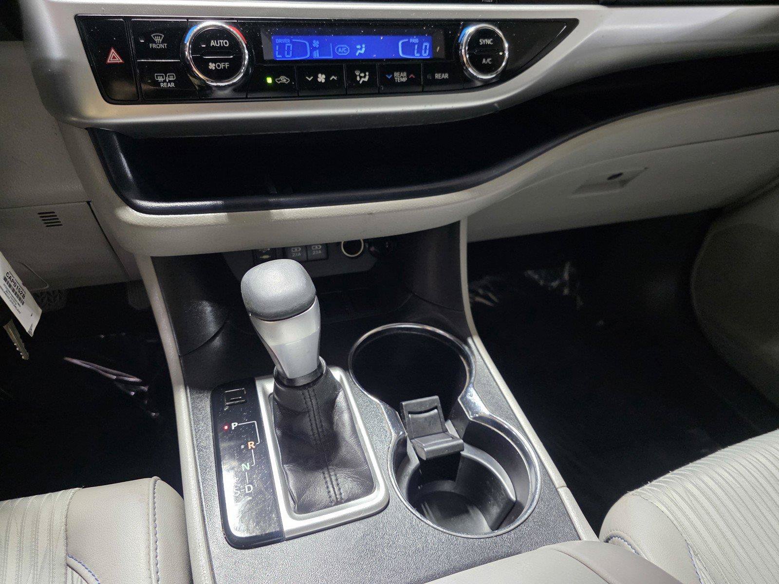 Used 2017 Toyota Highlander Plus FWD image 28